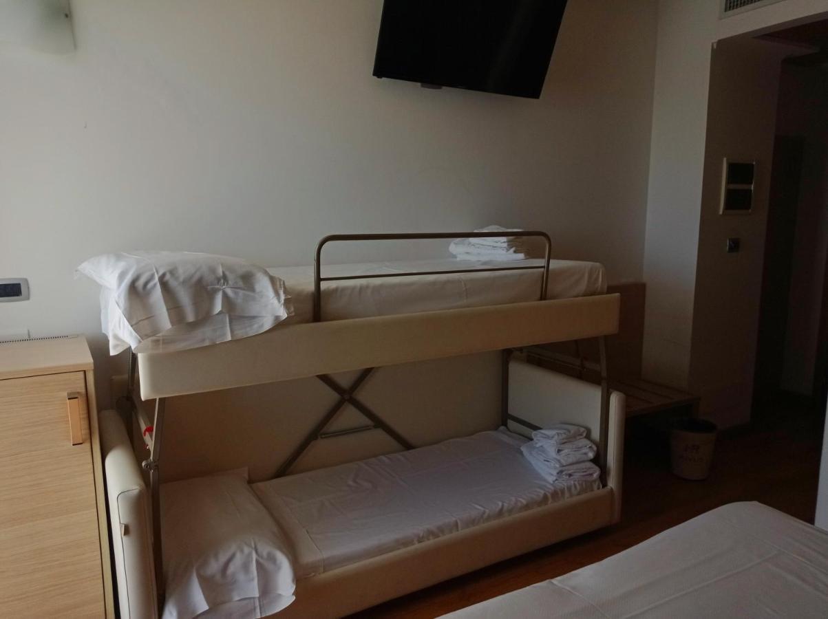 Hotel Rivus Пескьера-дель-Гарда Экстерьер фото