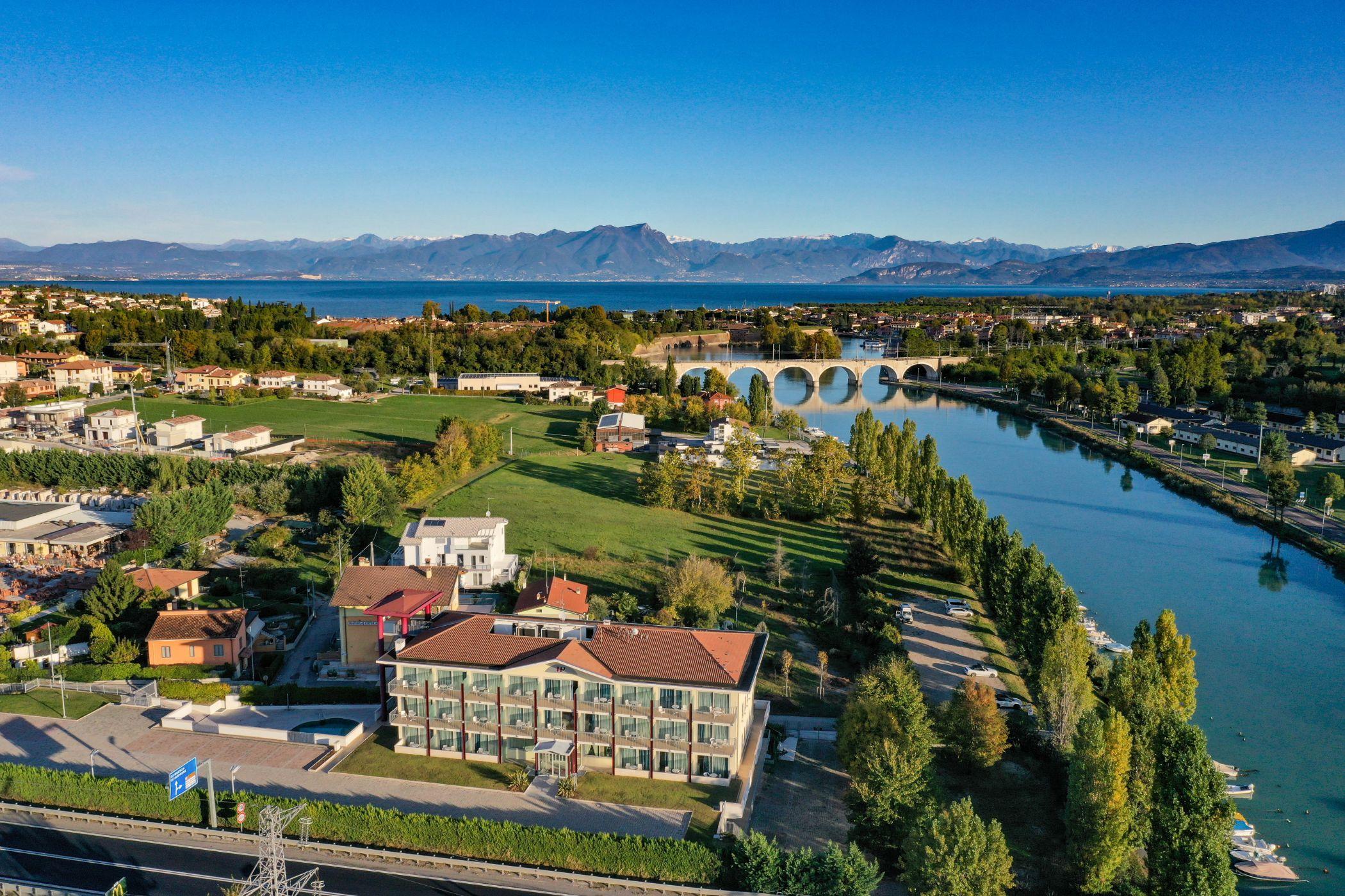 Hotel Rivus Пескьера-дель-Гарда Экстерьер фото