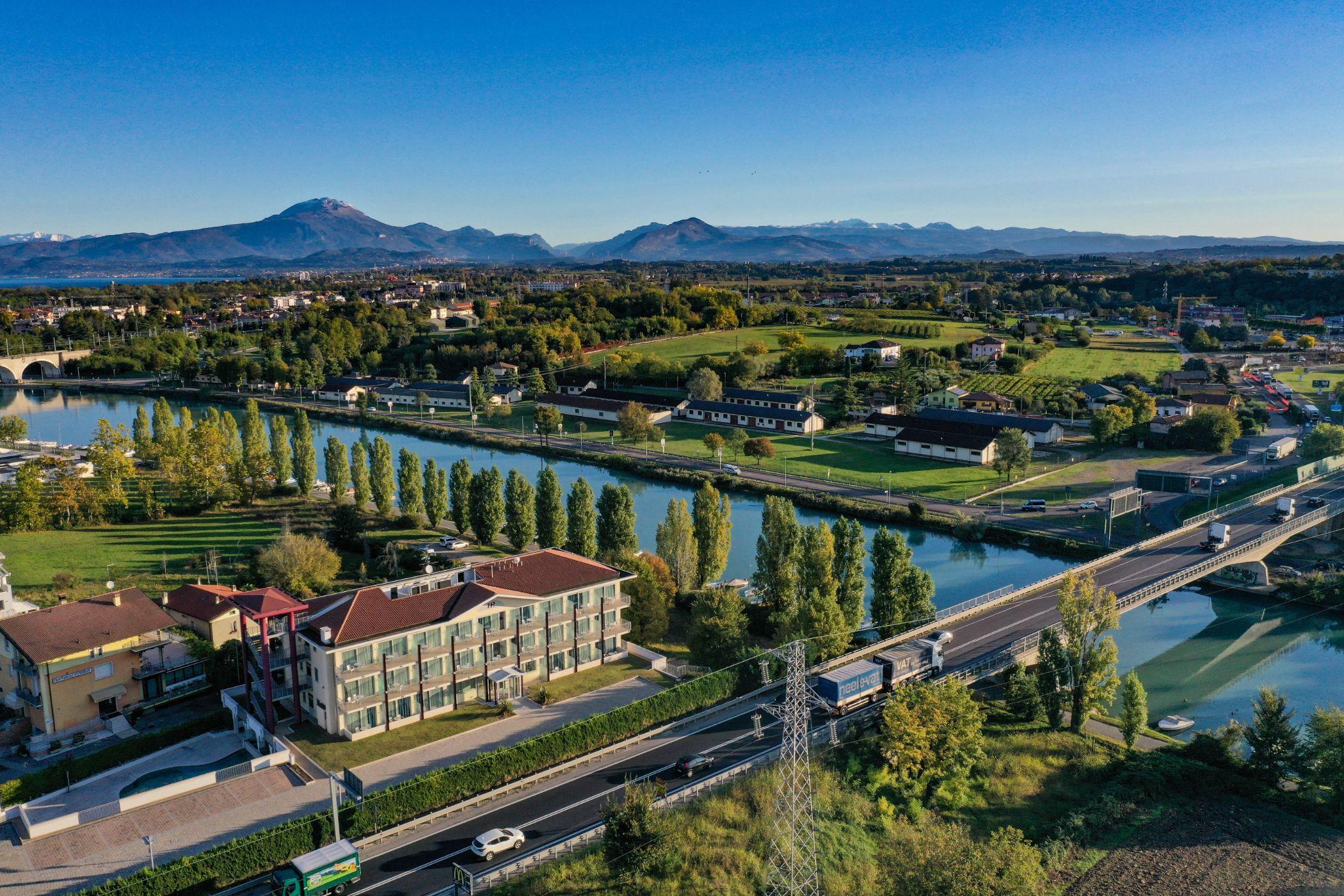 Hotel Rivus Пескьера-дель-Гарда Экстерьер фото