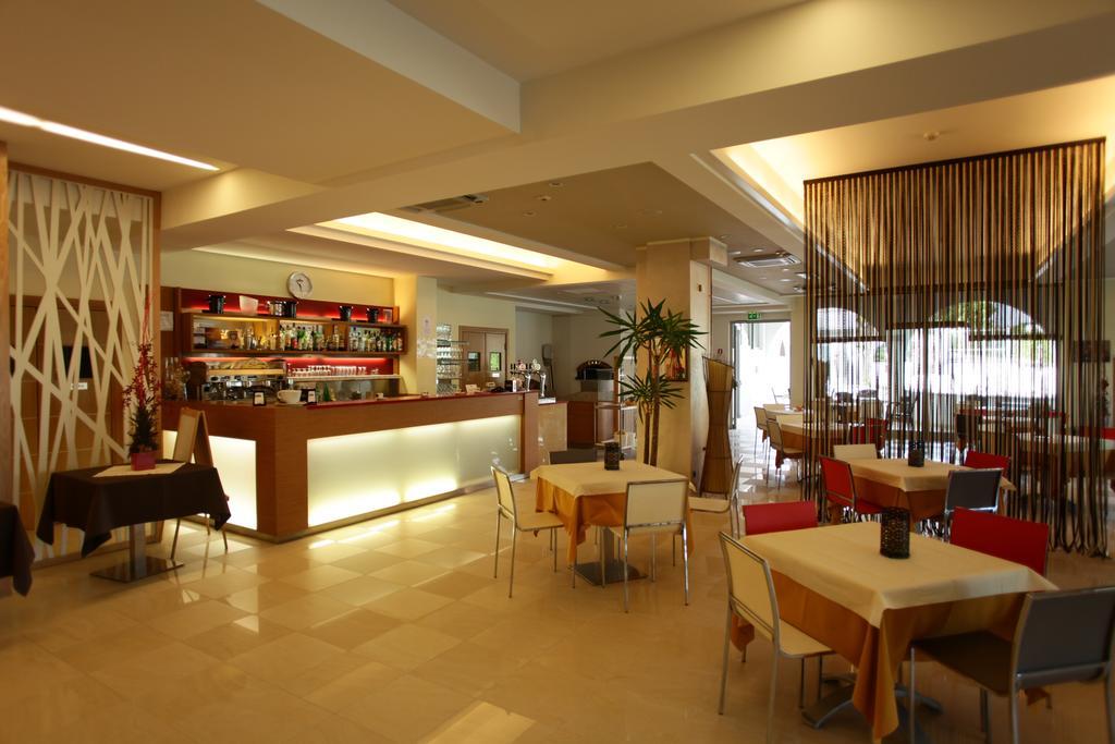 Hotel Rivus Пескьера-дель-Гарда Экстерьер фото