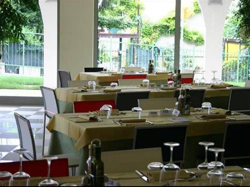 Hotel Rivus Пескьера-дель-Гарда Экстерьер фото